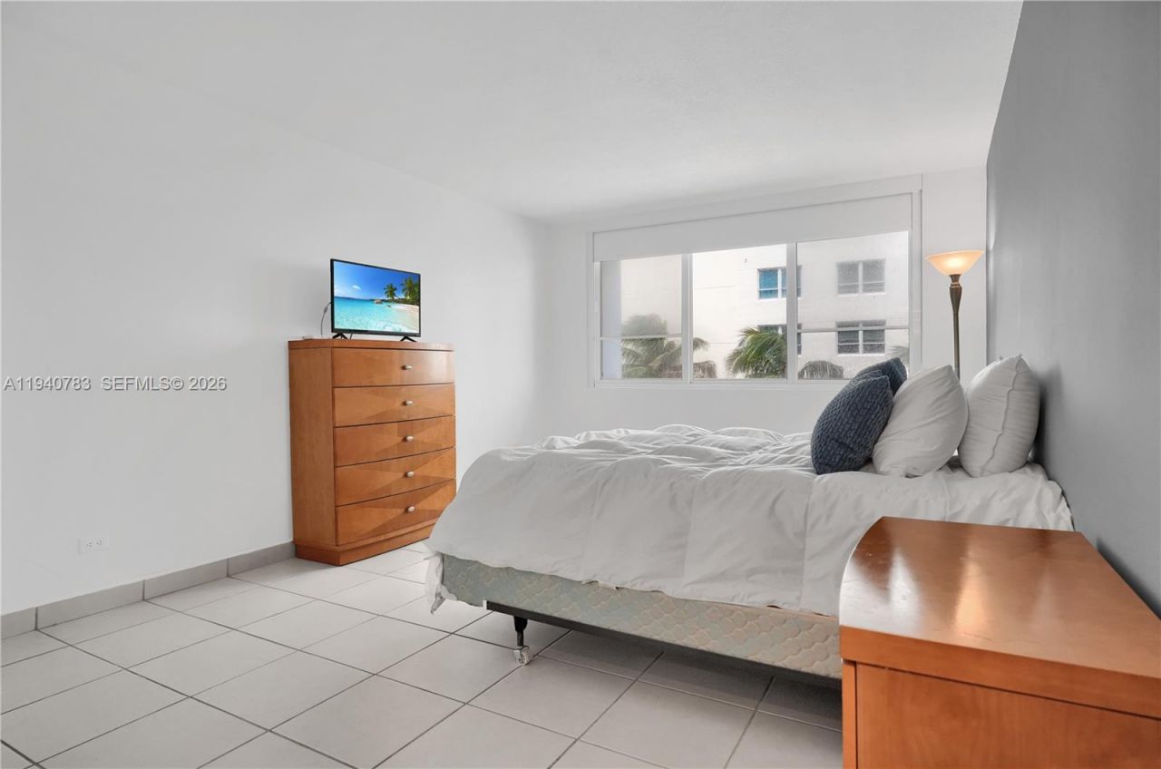 5005 Collins Ave, Unit 824, Miami Beach, FL 33140 Photo