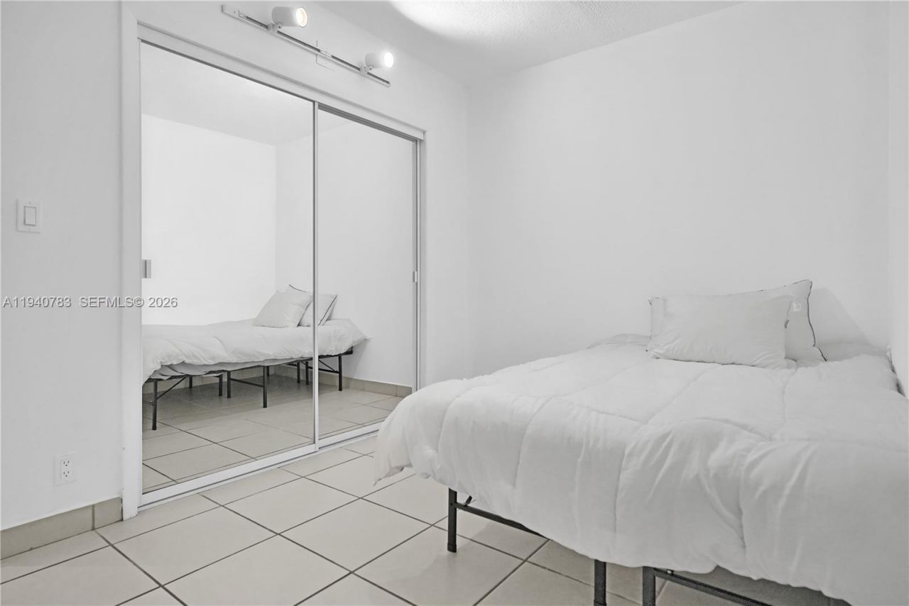 5005 Collins Ave, Unit 824, Miami Beach, FL 33140 Photo