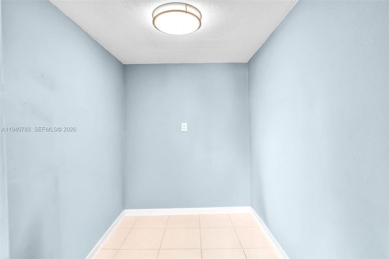 5005 Collins Ave, Unit 824, Miami Beach, FL 33140 Photo