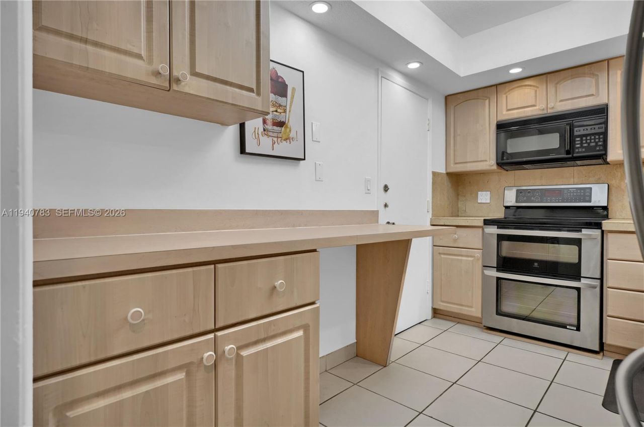 5005 Collins Ave, Unit 824, Miami Beach, FL 33140 Photo