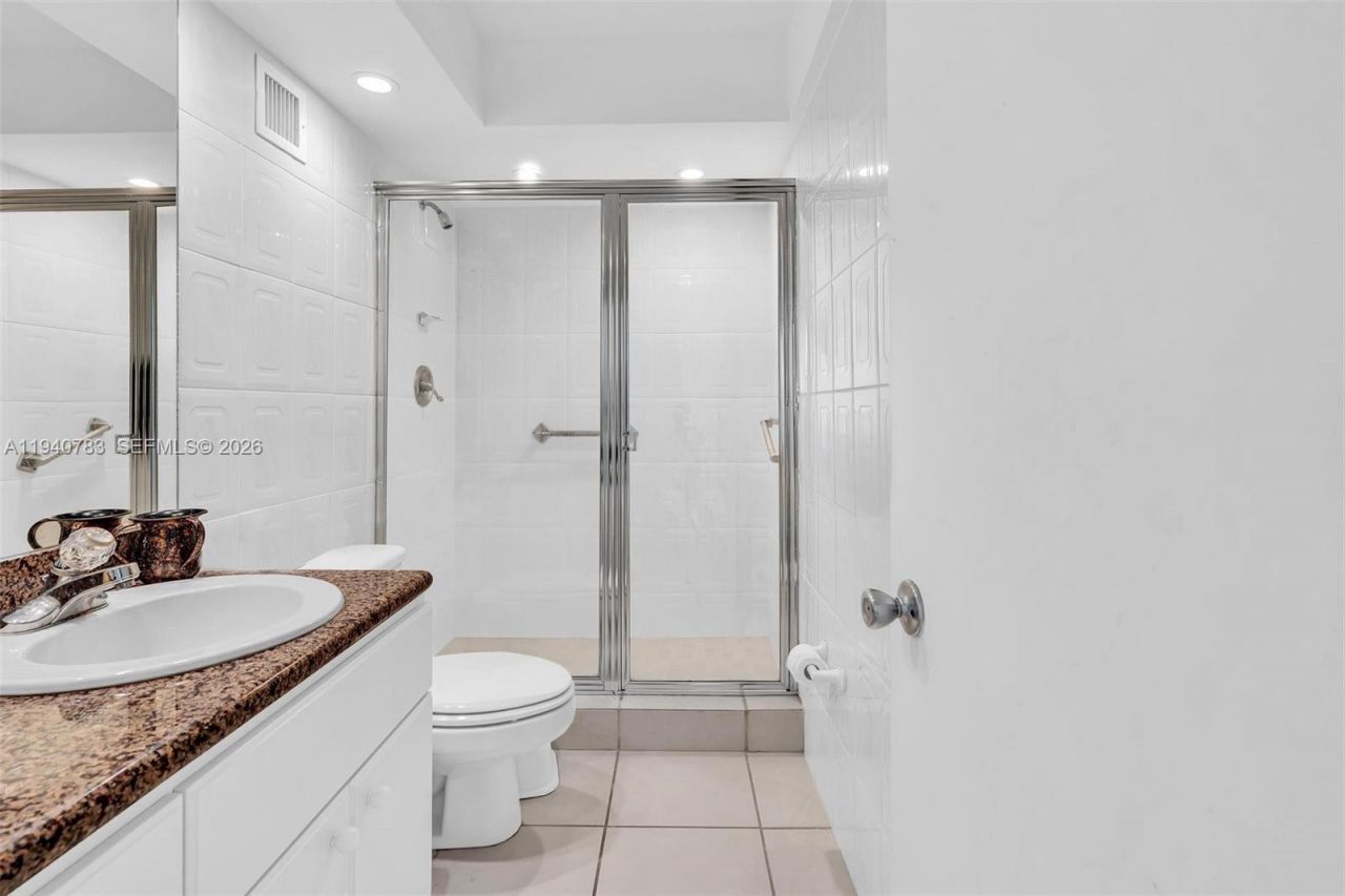 5005 Collins Ave, Unit 824, Miami Beach, FL 33140 Photo