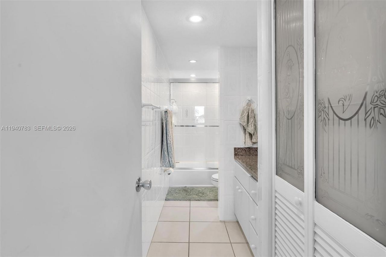 5005 Collins Ave, Unit 824, Miami Beach, FL 33140 Photo