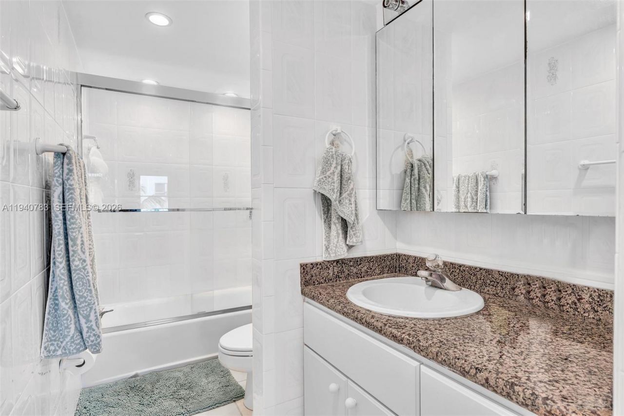 5005 Collins Ave, Unit 824, Miami Beach, FL 33140 Photo