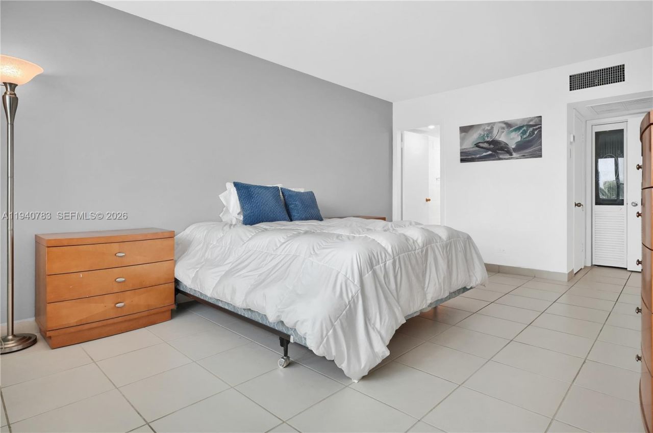 5005 Collins Ave, Unit 824, Miami Beach, FL 33140 Photo