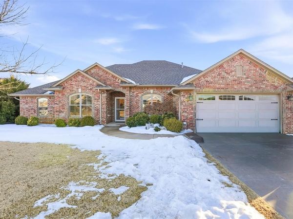 912 Stephanie Lane, Altus, OK 73521