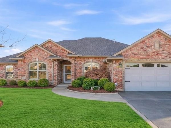 912 Stephanie Lane, Altus, OK 73521