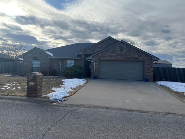 2101 Morris Lane, Sayre, OK 73662