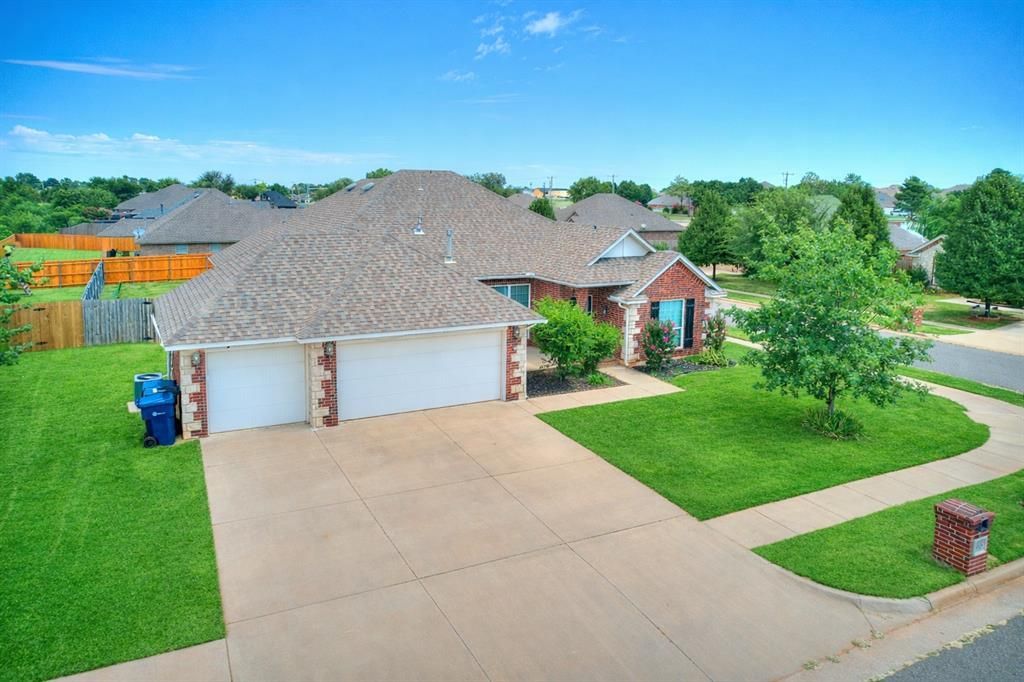 9809 SW 33rd Street, Yukon, OK 73099 Main Photo