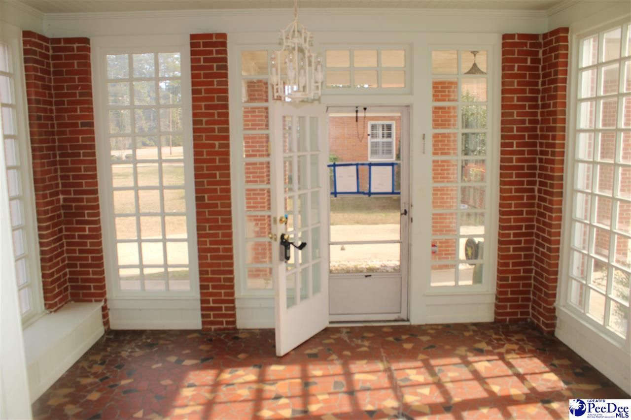 609 E Main St. Photo 13