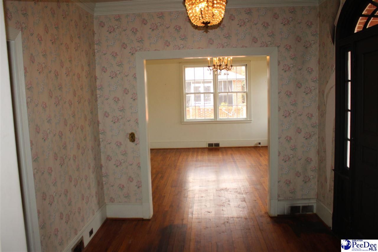 609 E Main St. Photo 16