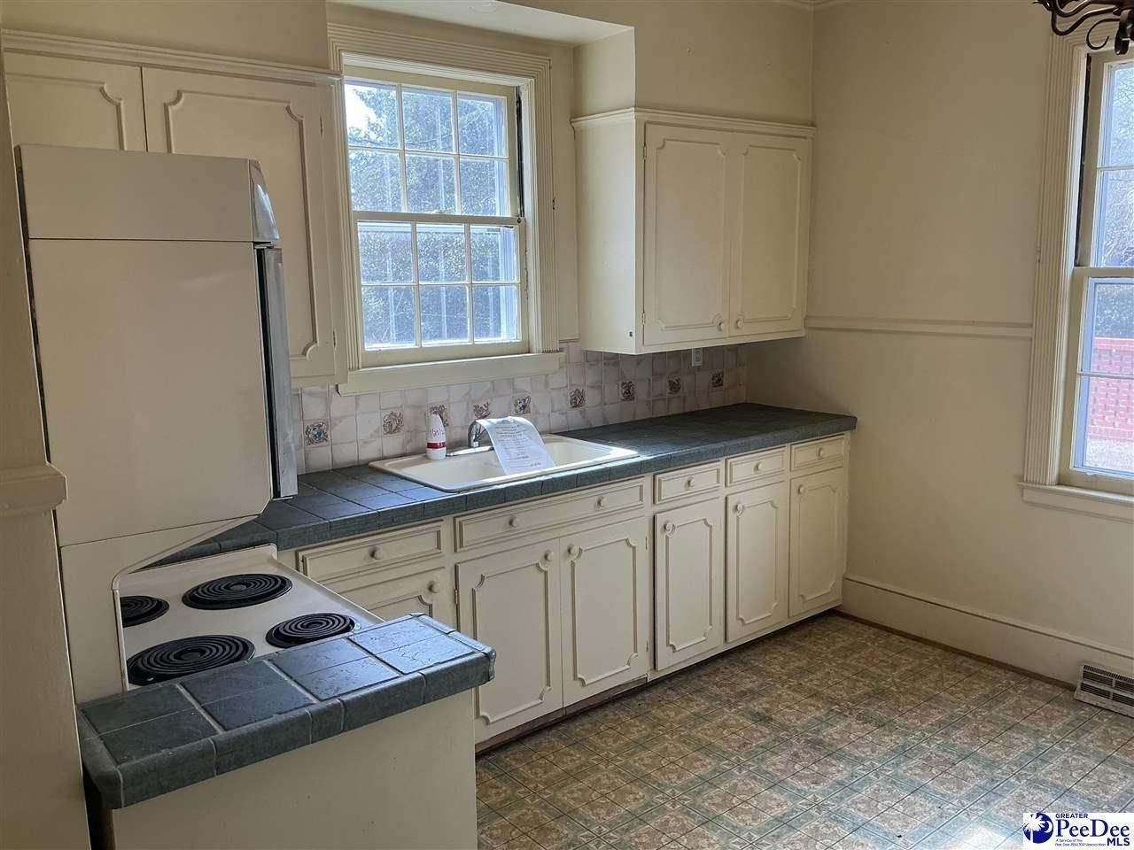 609 E Main St. Photo 18