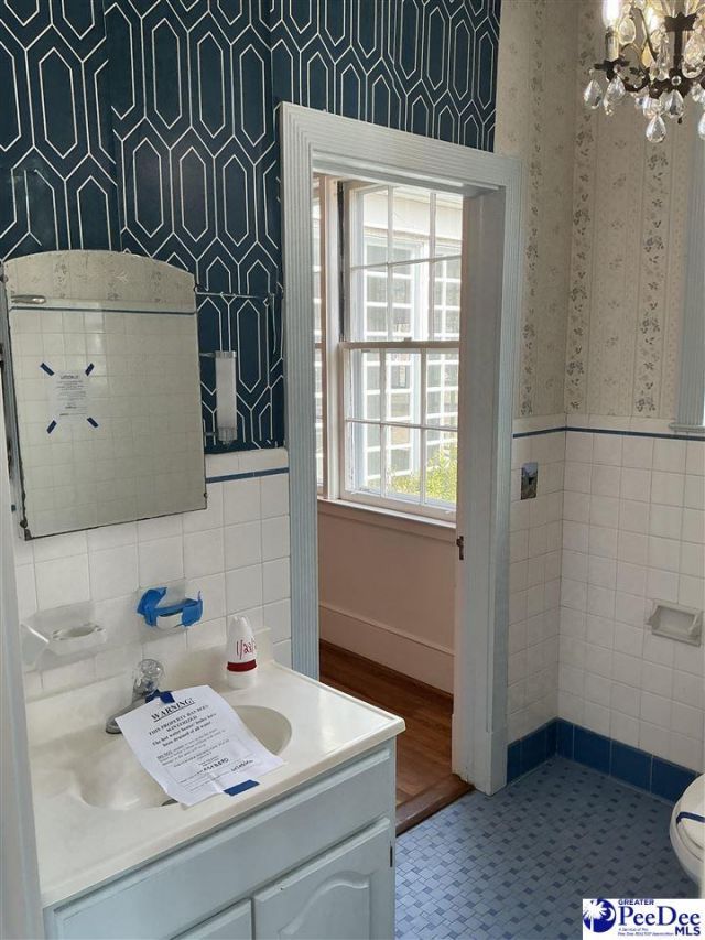 609 E Main St. Photo 21