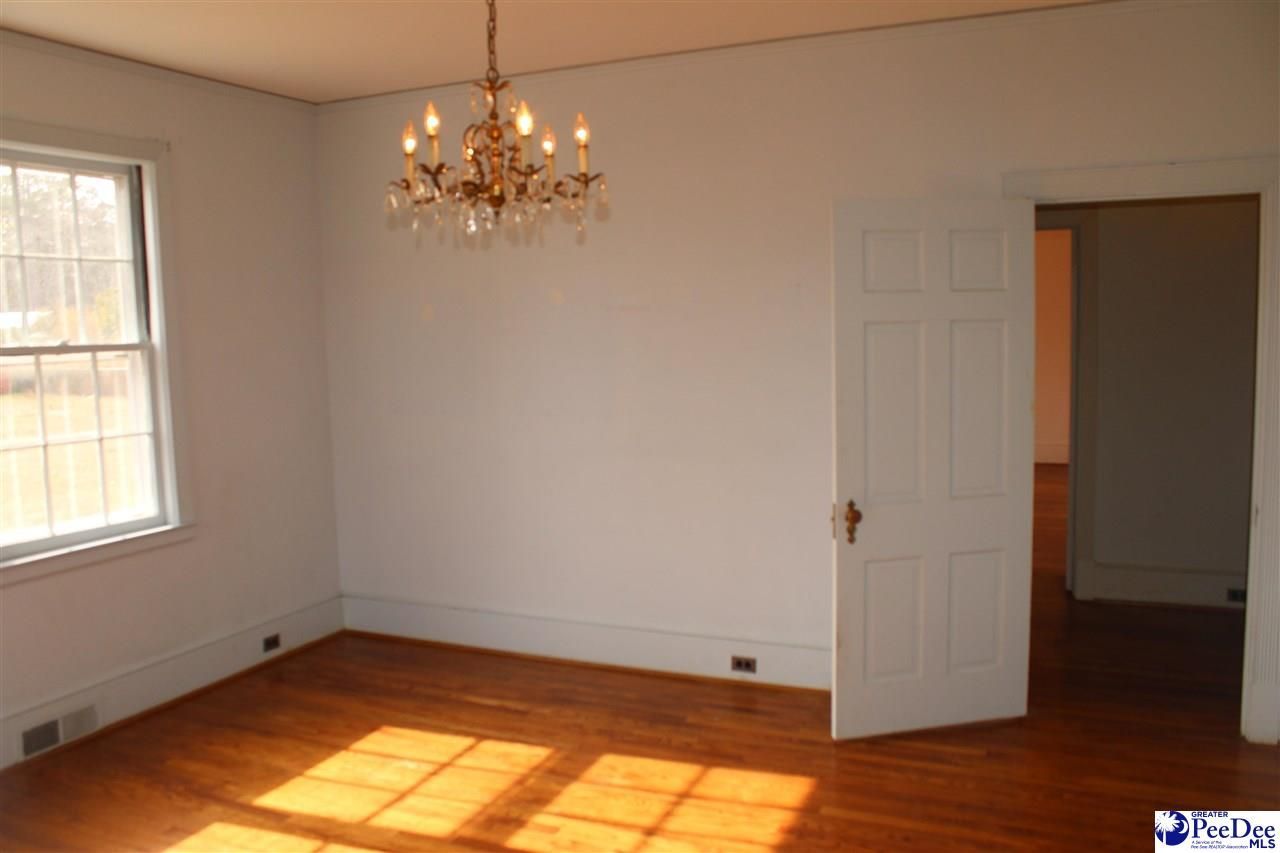 609 E Main St. Photo 23