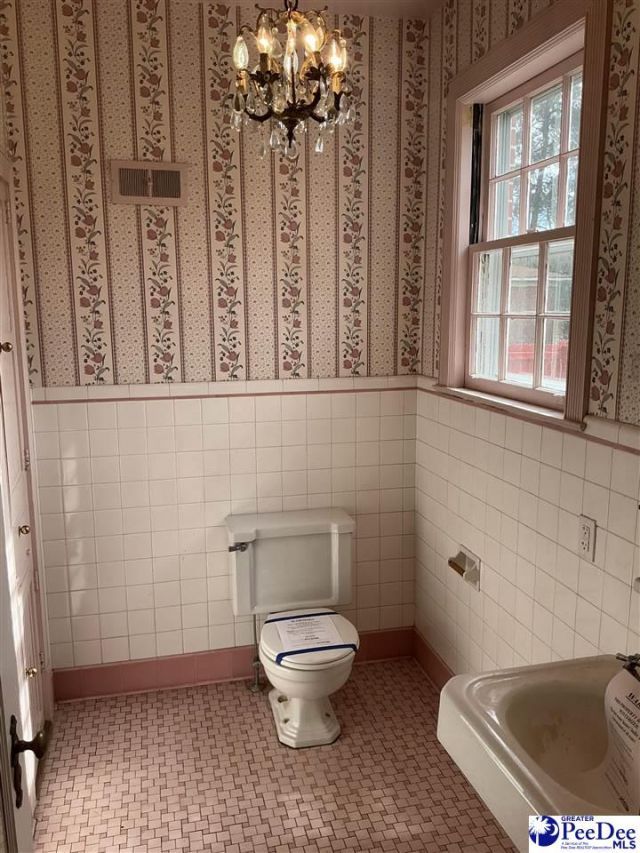 609 E Main St. Photo 24