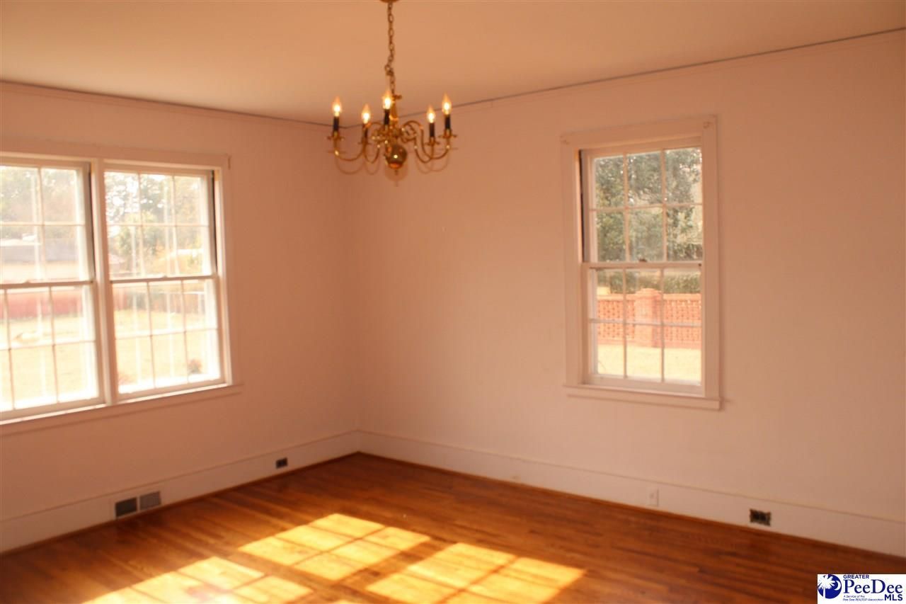 609 E Main St. Photo 26