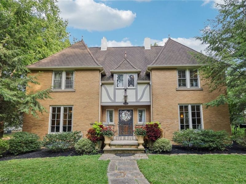 13104 Lake Shore Boulevard, Bratenahl, OH 44108 Photo 1