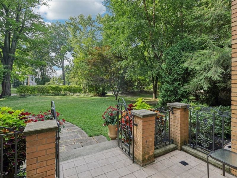 13104 Lake Shore Boulevard, Bratenahl, OH 44108 Photo 2