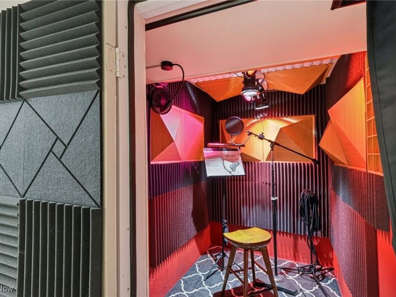 13104 Lake Shore Boulevard, Bratenahl, OH 44108 Photo 35