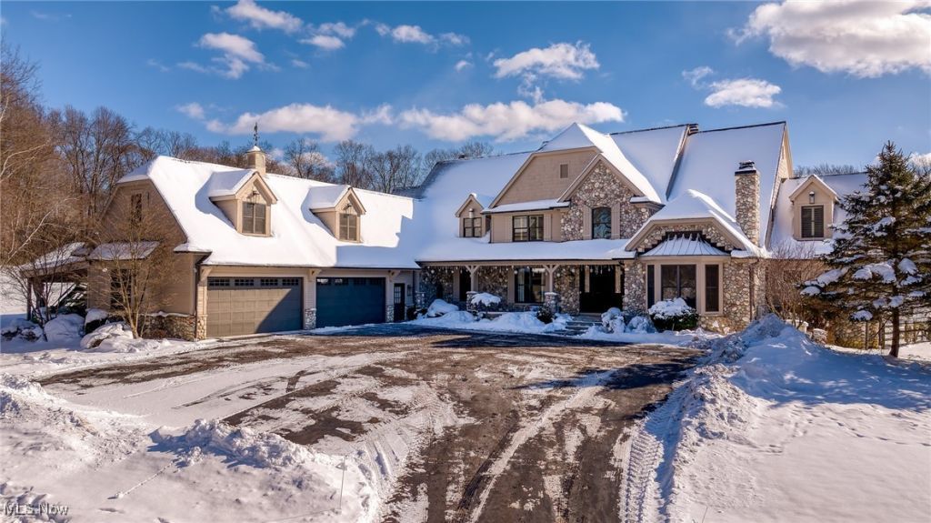 15675 Cothelstone Lane, Chagrin Falls, OH 44022