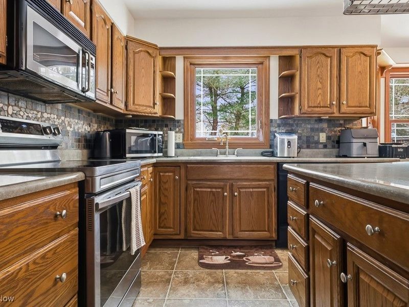 5411 Moss Wood Circle NE, Canton, OH 44705 Photo 15