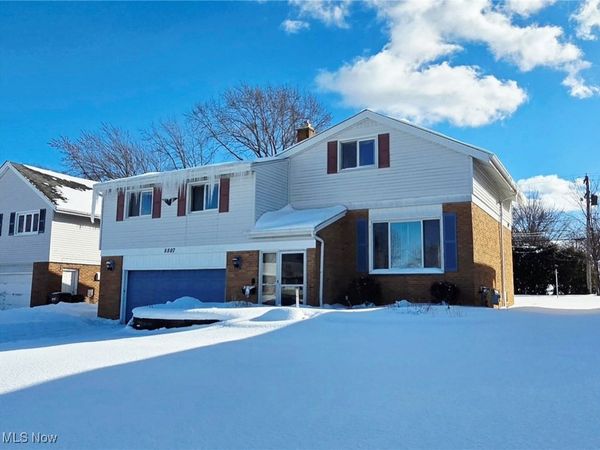 5507 Hollywood Drive, Parma, OH 44114