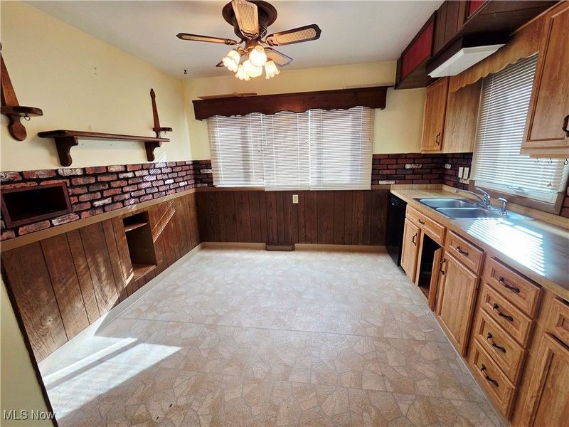 5507 Hollywood Drive, Parma, OH 44114 Photo 11