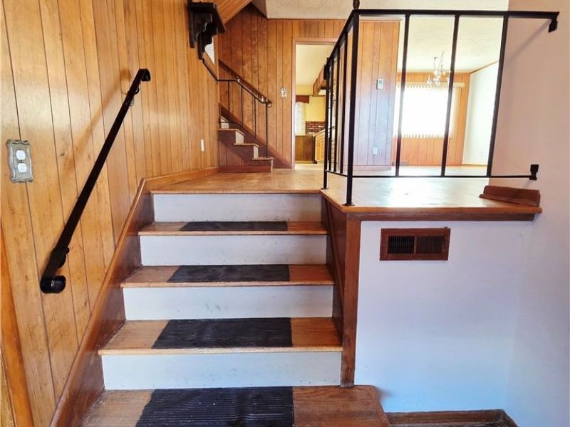 5507 Hollywood Drive, Parma, OH 44114 Photo 2