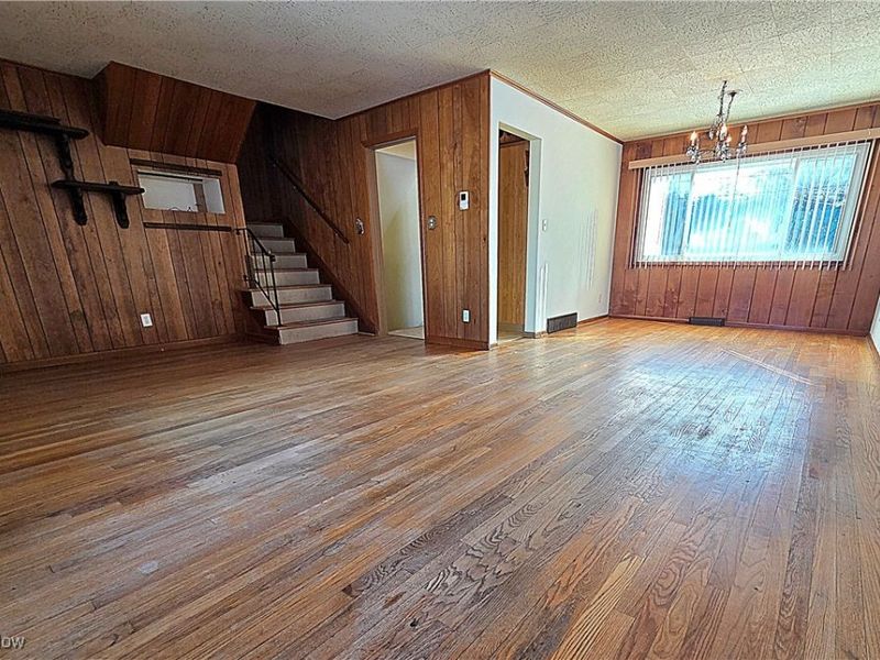 5507 Hollywood Drive, Parma, OH 44114 Photo 3