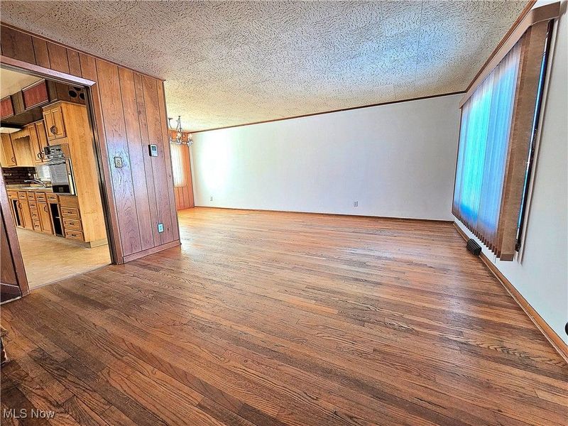 5507 Hollywood Drive, Parma, OH 44114 Photo 4