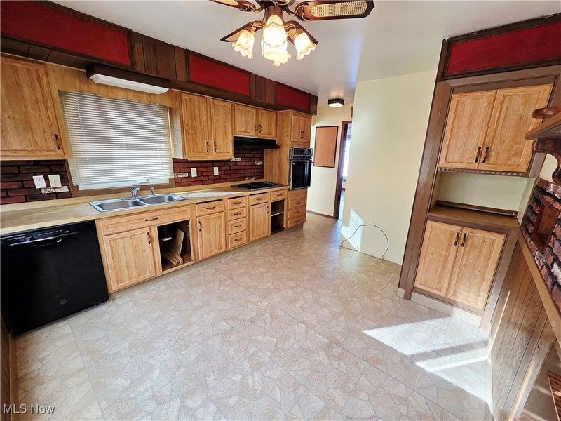 5507 Hollywood Drive, Parma, OH 44114 Photo 9