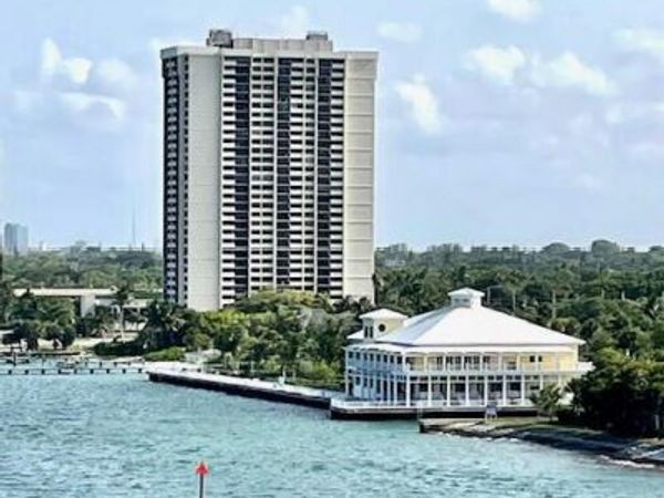 5600 N Flagler Drive, Unit 2103, West Palm Beach, FL 33407