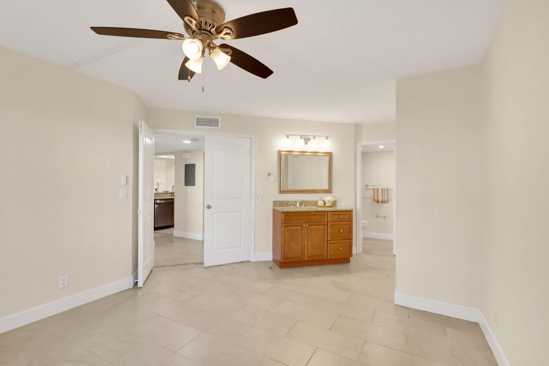 1558 SE Royal Green Circle, Unit 101, Port Saint Lucie, FL 34952 Photo