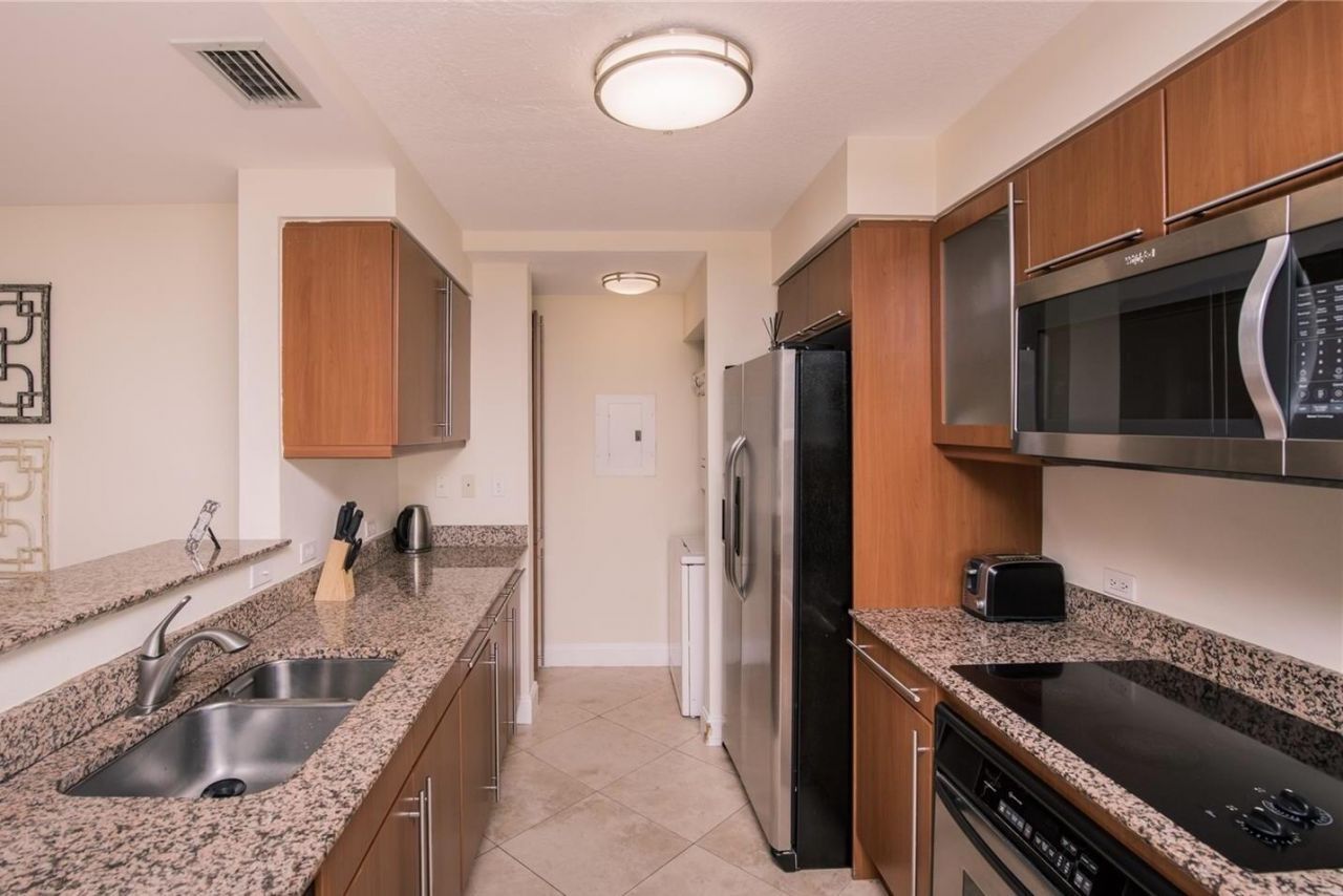 2080 S Ocean Drive, Unit Ph8, Hallandale Beach, FL 33009 Photo