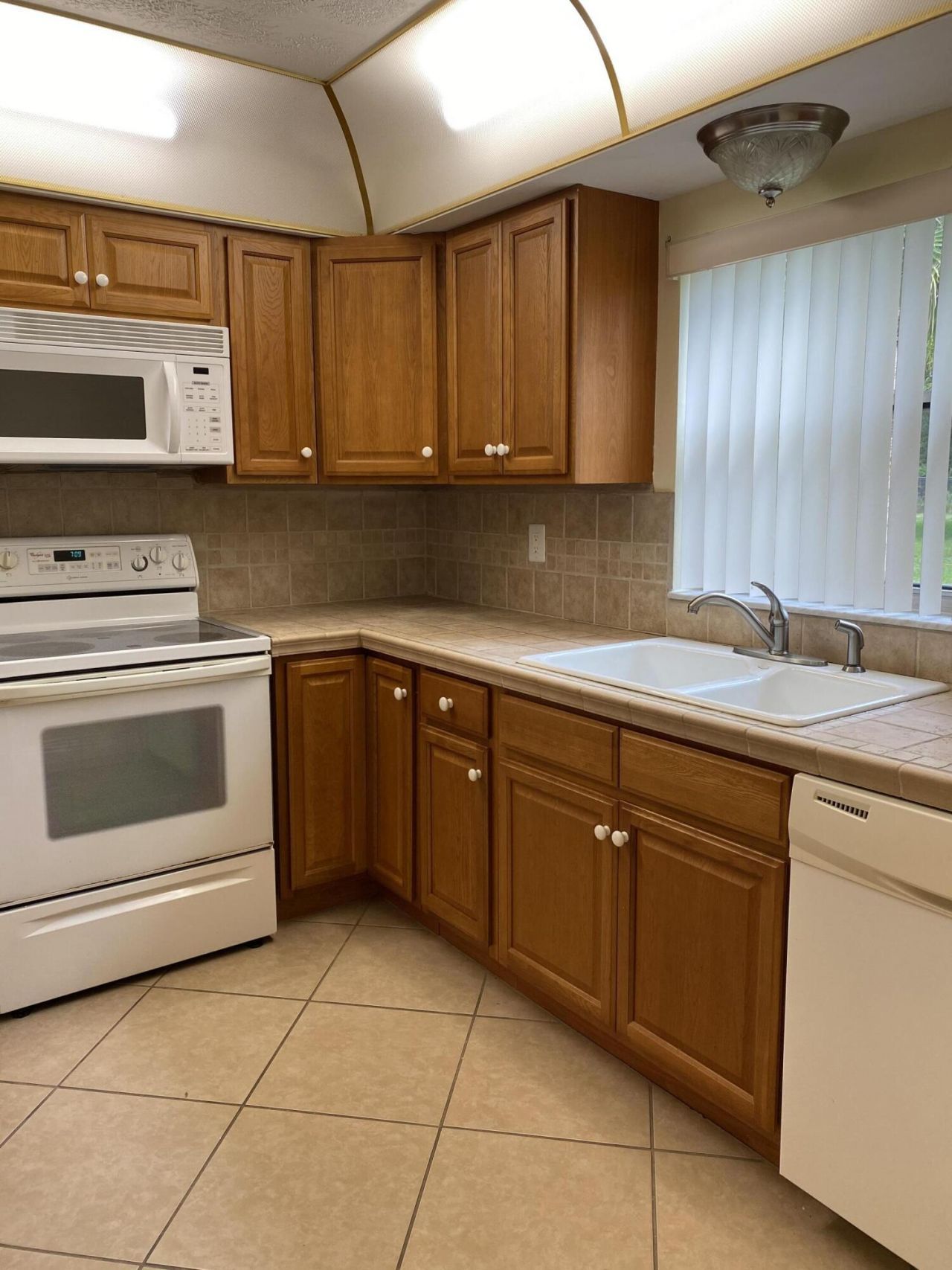 533 S Lakes End Drive, Unit 1, Fort Pierce, FL 34982 Photo