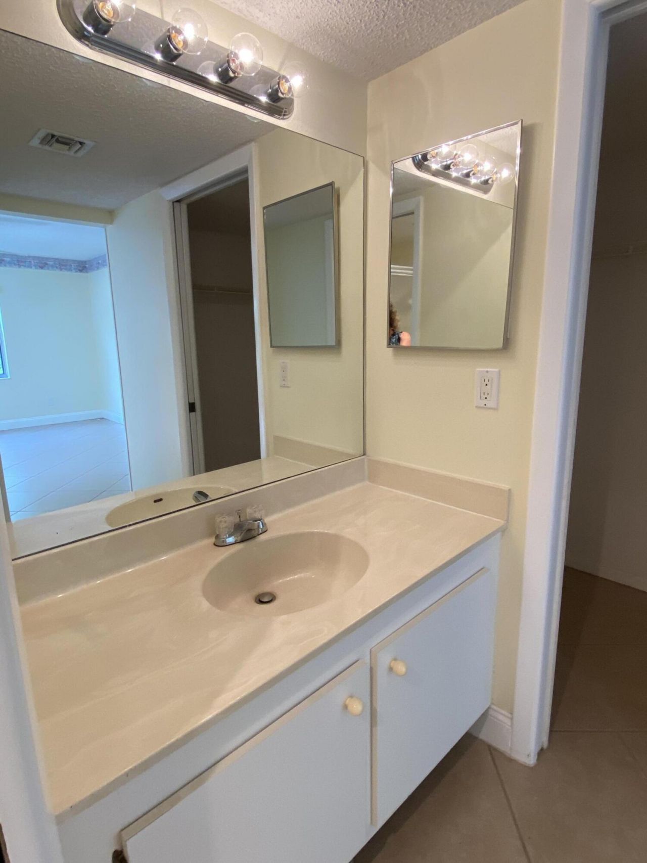 533 S Lakes End Drive, Unit 1, Fort Pierce, FL 34982 Photo