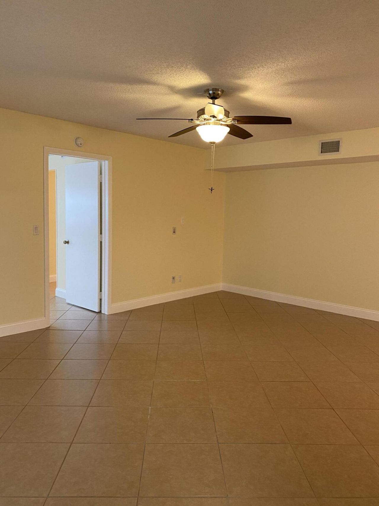 533 S Lakes End Drive, Unit 1, Fort Pierce, FL 34982 Photo