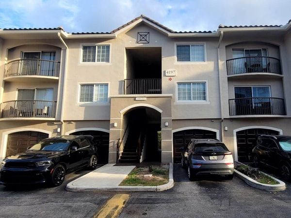 4197 N Haverhill Road, Unit 212, West Palm Beach, FL 33417