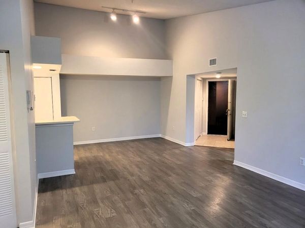 4197 N Haverhill Road, Unit 212, West Palm Beach, FL 33417