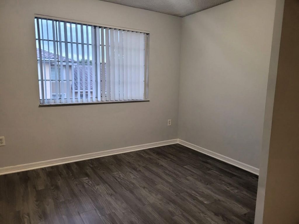 4197 N Haverhill Road, Unit 212, West Palm Beach, FL 33417 Photo