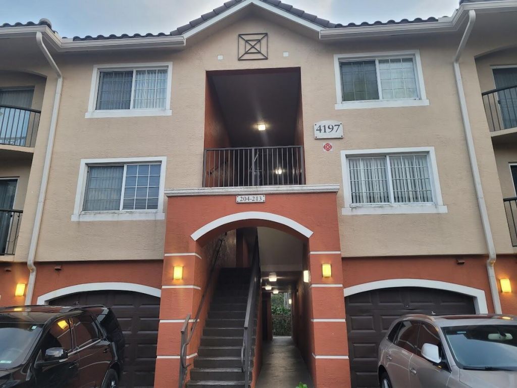 4197 N Haverhill Road, Unit 212, West Palm Beach, FL 33417 Photo