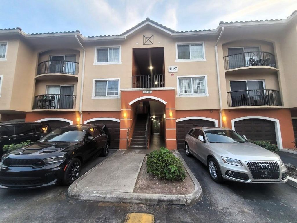 4197 N Haverhill Road, Unit 212, West Palm Beach, FL 33417 Photo