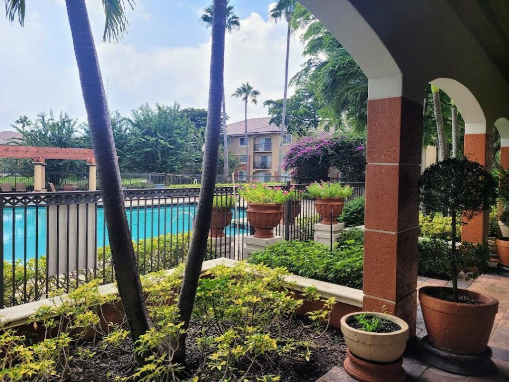 4197 N Haverhill Road, Unit 212, West Palm Beach, FL 33417 Photo