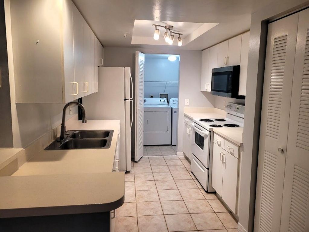 4197 N Haverhill Road, Unit 212, West Palm Beach, FL 33417 Photo