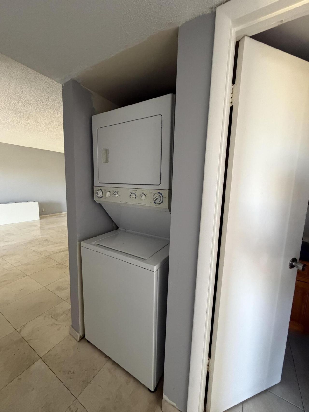 505 Spencer Drive, Unit 210, West Palm Beach, FL 33409 Photo