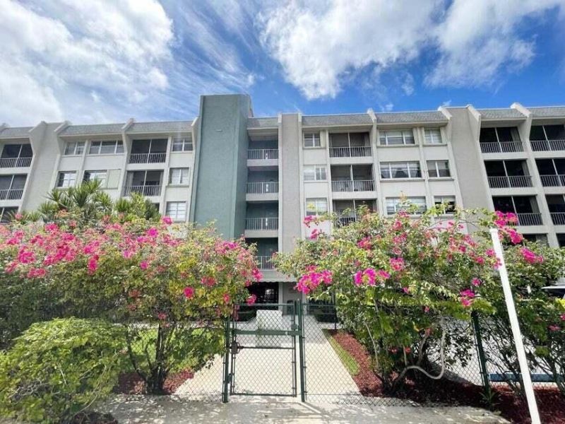 505 Spencer Drive, Unit 210, West Palm Beach, FL 33409 Photo