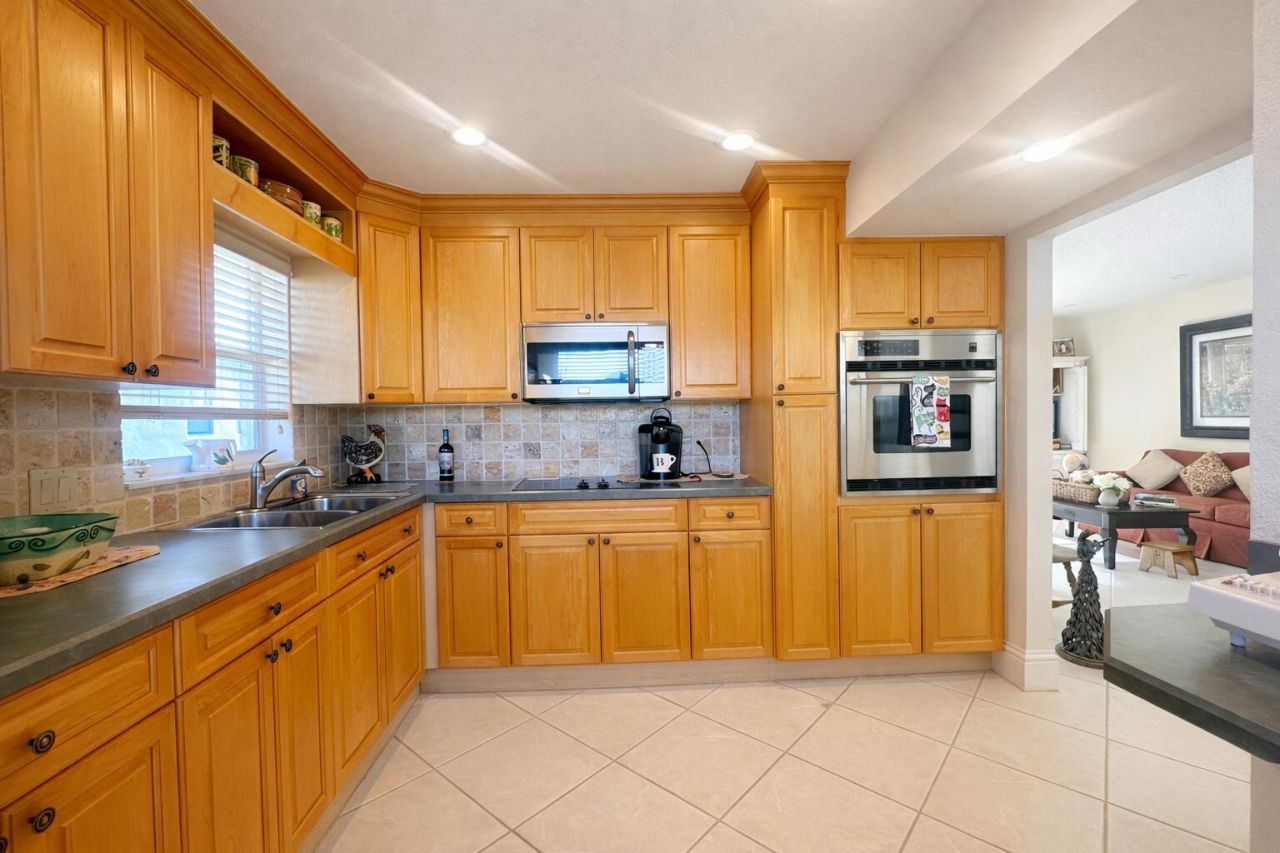 20 Colonial Club Drive, Unit 200, Boynton Beach, FL 33435 Photo