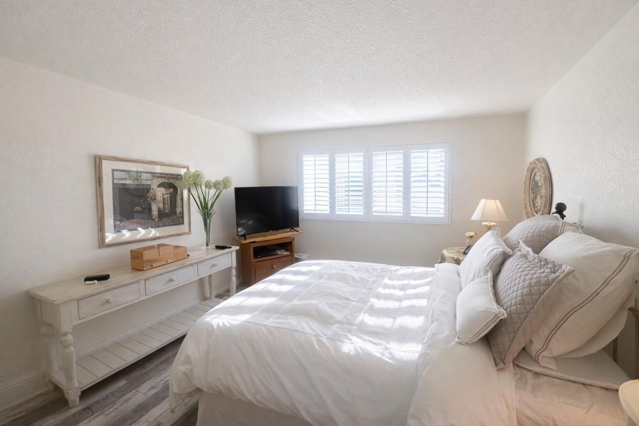 20 Colonial Club Drive, Unit 200, Boynton Beach, FL 33435 Photo