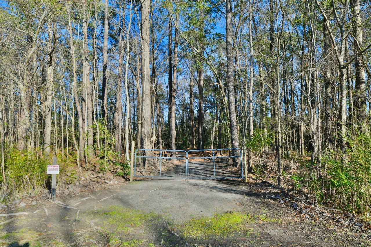 107 Auto Supply Drive Photo 8