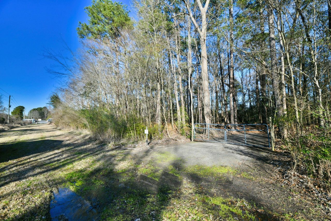 107 Auto Supply Drive Photo 9