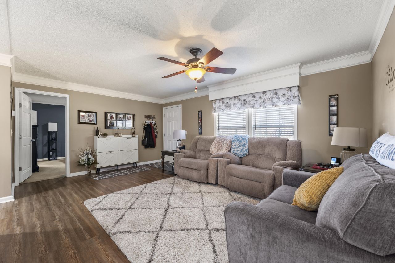 627 Lakeside Drive Photo 4